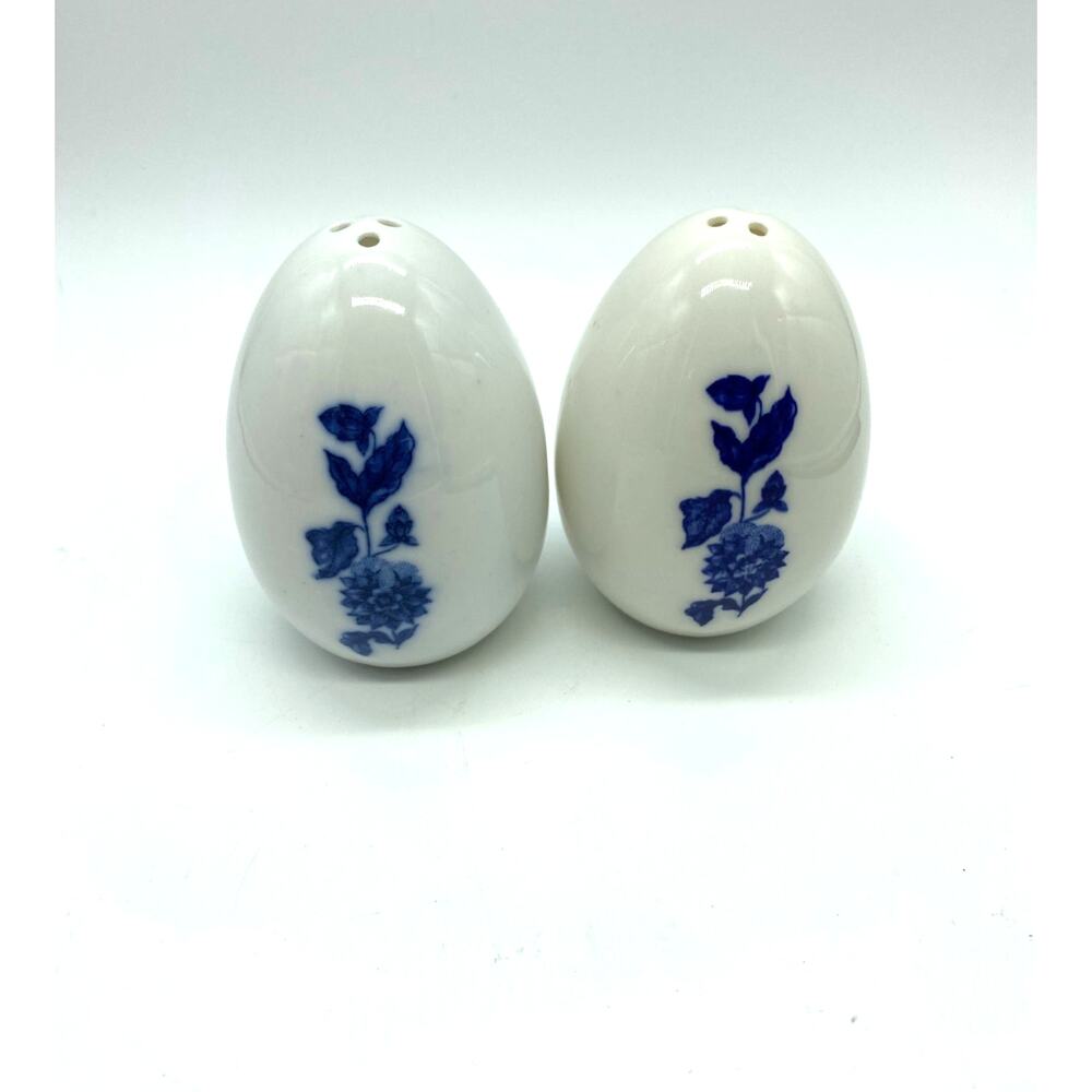 Vintage white and‎ blue salt and pepper shaker Japan